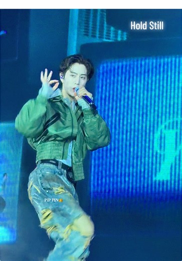 Hold Still ⛓️‍💥#marktuan #marktuanfanconbkkb2026 #theshapofyoubkk #silhouette #marktuantheshapofyou_bkkd1