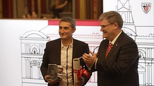 20K views · 573 reactions | ️ Cuando el Athletic Club es parte de la historia de tu vida y tu vida es parte de la historia del Athletic Club. Ernesto Valverde. Familia. #AthleticClub 女 | Athletic Club | Facebook
