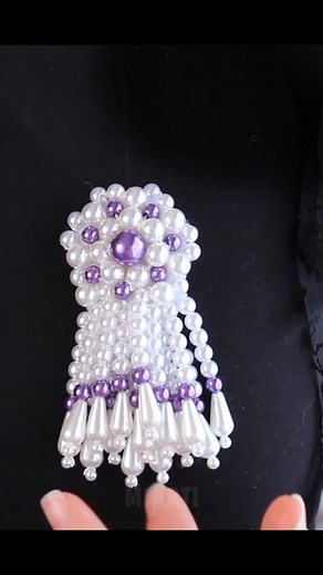 63K views · 1.6K reactions | A beautiful pearl beaded brooch easy to make - DIY jewelry! | Miarti - Creative ideas | Facebook
