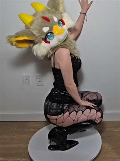 these heels are genuinely so comfortable and adorable 😭🫶 10/10 would recommend #fursuit #kemonofursuit #gothgirl #altgirl #goth