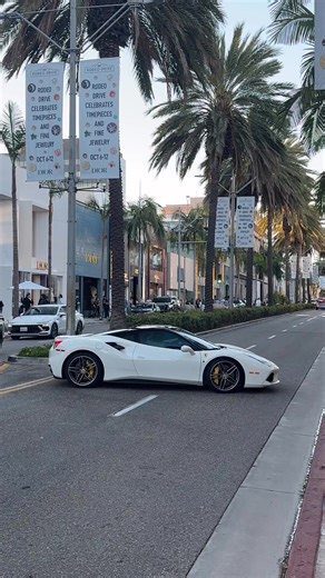 177K views · 1.3K reactions | A Ferrari 488 was seen making a smooth U-turn on Rodeo Drive, its twin-turbo V8 echoing through Beverly Hills. With 661 hp and a 0–60 time of just 3 seconds, the 488 remains one of Ferrari’s most balanced supercars—blending razor-sharp handling with everyday usability.#Ferrari #488GTB #RodeoDrive #BeverlyHills #ItalianSupercar #ExoticCars #CarSpotting #fblifestyle | CarSpex | Facebook