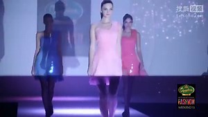 智能连衣裙:手机控制能变换色彩