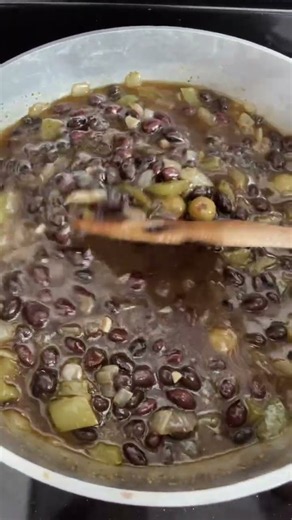 Cuban black beans #blackbeans #cubanblackbeans #comidacubana @GOYA