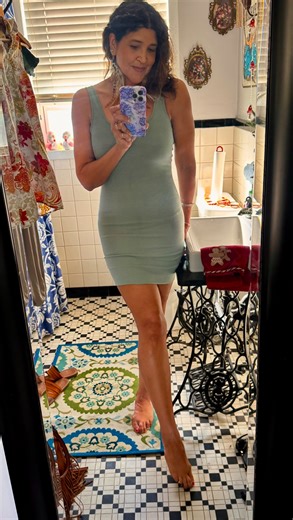 Rebecca’s 🌸 Portfolio on Instagram: "🌴🌊🌞 Driving over to @retroreef.cocoabeach with Becca’s Backyard delivery bling, all I could think about was trying on ALLLL the clothes🙈🤣🤣🙏🏽 SO MUCH FUN!! If you’re looking for an outfit or 3, for the holidays go see @daniellemasucci.realtor She’s the BEST!! #retroreefboutique #reusereducerecycle #upcyclefashion"