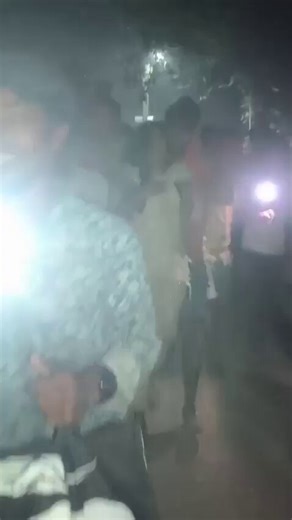 बिहार में मुख्यमंत्री के जिले में भी महिलाएं सुरक्षित रही हैं क्योंकि कानून व्यवस्था भाजपा के हाथ में है...बड़का झूठा पार्टी के लोग भगवा कपड़ा पहनकर महिलाओं के साथ क्या कर रहे हैं तस्वीर में आप देख सकते हैं !!