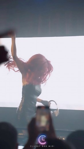 Siew Pui Yi 萧佩儿🤍 | Flying again tomorrow for my tour. Can’t wait to see you guys this month ⭐️ | Instagram