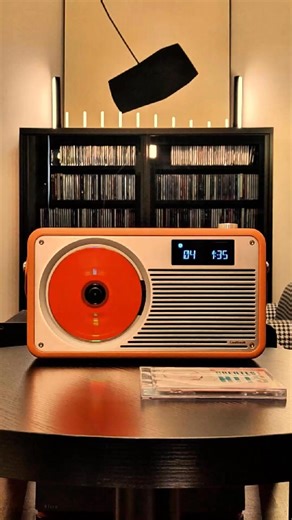 3-in-1 Vintage CD Player. Built for Today. VS02 combines: • Vertical CD playback • Bluetooth 5.0 wireless streaming • FM radio support All powered by 15W dual-channel audio with enhanced bass and ultra-low distortion. Housed in an MDF body wrapped in premium leather, finished with a CNC-cut aerospace aluminum grille, VS02 doesn’t just sound good — it looks iconic. With 18 hours of battery life, take your music anywhere. No setup. No compromise. Just great sound. 🎶 CDs aren’t dead. They evolved.