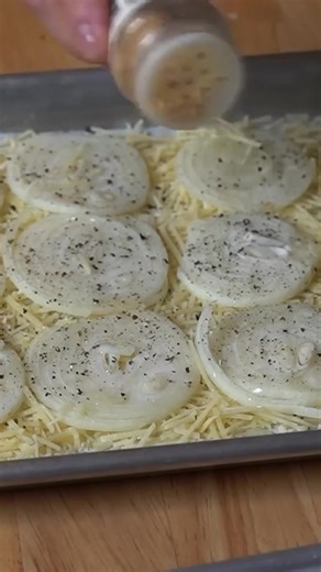 How to Make The Viral Onion Ring Chips #onionringchips #viralfood #recipe | Emmymade