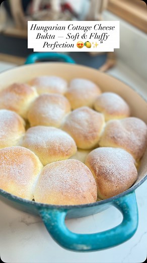 Soft, fluffy Hungarian bukta filled with lemony cottage cheese — the most comforting holiday treat. I didn’t film the dough today because I was LIVE, but the shaping filling is here… and the recipe is below ↓ Filling: • 500 g cottage cheese • 80 g sugar • 1 tsp vanilla sugar • lemon zest juice • 1 egg yolk • 1 tsp semolina (optional) Method: Mix filling → divide dough into 50 g pieces → fill fold → rise 20 min → brush → bake → dust with sugar. Simple. Cozy. Perfect. 💛 Save for later • Share wit