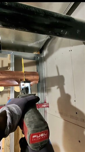 Cutting 2" copper pipes with small Sawzall #plumbing #howto