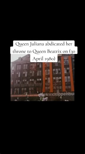 Koningin Juliana Abdiceert ten Gunste van Beatrix
