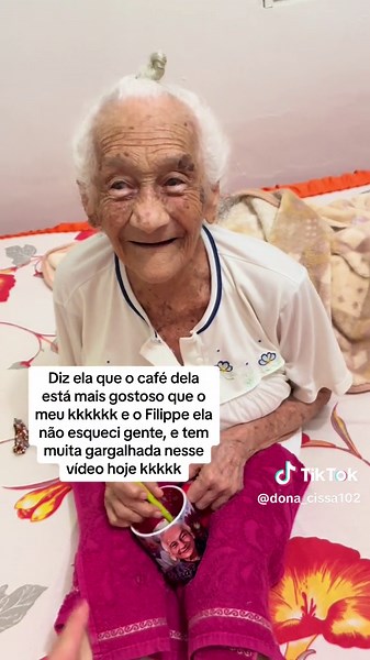 Vozinha e seus encantos: O café é de ouro!