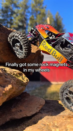 Rock magnets putting in work @krawler_rc - Reaper chassis @pnchmnky.ltd - wheels and weight hangers #rccrawler #rccrawling #scx24 #compcrawler