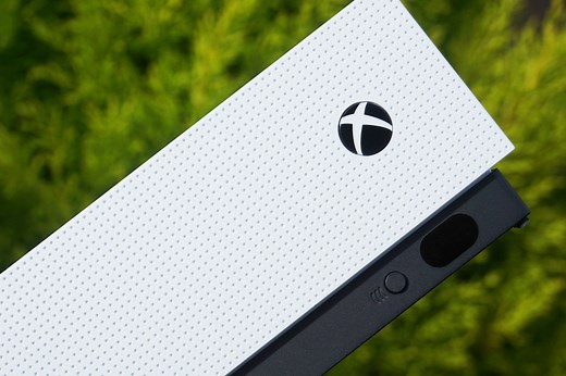 Is the disc drive the only difference between Xbox One S and All-Digital Edition?