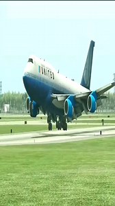 Bad landing gear causes the A380 to skid #parati #viral #fyp | Susanna Kitty