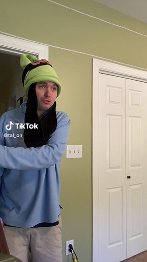 Looks like Donald Duck going to be cooked on thanksgiving 💀 #tal_on #foryou #funny #goofy #mickeymouse #donaldduck #HuluChippendalesDance #BeTheReasonVisa #thanksgiving