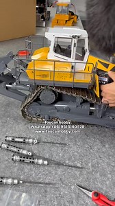 201K views · 3.5K reactions | The brand new hydraulic 776 BullDozer has been brought in for testing 朗朗朗 just gotta find a battery that fits first  #bulldozer #dozer #Toucanhobby #RCmodel #model #rcconstructionmodels #rcconstruction #hydraulic #RC #construction #hydraulicrc | Toucanhobby RC Model | Facebook