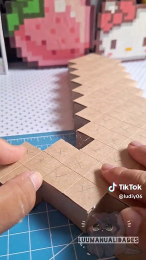 Cómo hacer una espada de Minecraft - Manualidades paso a paso