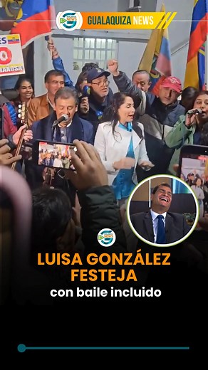 727K views · 25K reactions | #Ecuador | Luisa González, presidenta de la RC5, no ocultó su alegría tras los resultados de este domingo en la Consulta Popular y el Referéndum. La dirigente celebró bailando con entusiasmo, al ritmo de la victoria política que su movimiento considera un claro mensaje del electorado.  Entre aplausos, música y sonrisas, González dejó claro que, para ella y su organización, la jornada cerró con buen pie… literalmente. | Gualaquiza News | Facebook