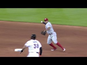 PHI@MIA: Williams escapes trouble with double play