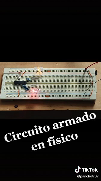 Semáforo con PIC16F84A: Simulación y Circuito