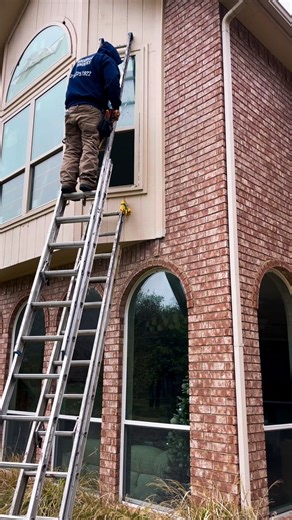 When it comes to windows… it’s not just what you install — it’s who installs them. And that’s where Woodruff Windows is different. 👇 We’re a local, family-owned company with our own in-house crews — no random subcontractors. Our team shows up on time, friendly, professional, and gets the job done right in just one day. They clean as they go, respect your home, and treat it like their own. The result? A home that’s more comfortable, quieter, and free of those chilly winter drafts. This is the Wo