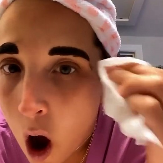 This woman tried to tint her eyebrows and it couldn't have gone much worse... 😂🐛 | LADbible