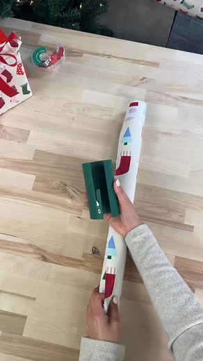 The holiday hack of the year 🔔 Gift wrapping, Wrapping Hack, Invention, Gift Ideas | Little ELF