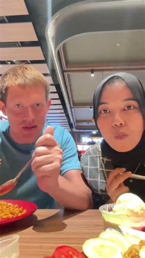 My First Indonesian Food Experience 🇮🇩