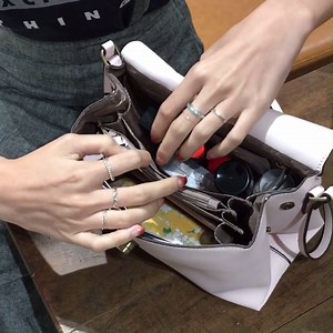 ✨新品容量實測✨ 打開包包再打開側釦 超展開的豐富夾層只能給💯 →https://bit.ly/2PMkFWI #DailyPresh百搭包 驚喜優惠中！ | pixy