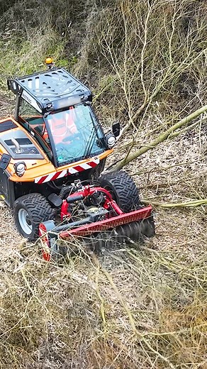 Small machine, big impact: en – The #MINIFORST on a Reform tractor proves what professional #VegetationManagement is all about — even in the toughest conditions. Visit our website: www.seppi.com · de – Kleine Maschine, große Wirkung: Der MINIFORST am Traktor #Reform zeigt bei jeder Herausforderung, was professionelle #Vegetationspflege bedeutet. Besuche uns auch auf der Webseite: www.seppi.com · it - Piccola macchina, grande effetto: La MINIFORST su trattore Reform dimostra cosa significa una ma