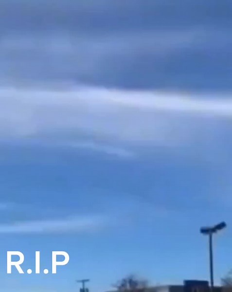 Really sad to see how P-51 crashes into B-17 :( R.I.P to all onboard... @Andero @🐟Glennu🎣