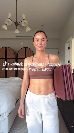 A week of workouts from our new Spicy Under 30 program 🌶️ This advanced program takes the workouts members rate as the toughest, all compiled in a 4 week guided program. Each class under 30 minutes but packed with heat. Less time, full intensity, proving your workouts don’t need to be longer. Plus, yummy recipes on the TSS app by registered dietician and intuitive eating counselor @veggiesandchocolate to keep fueled throughout the week 💪🏻