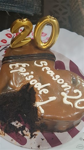 i like everyone 🧍‍♀️🧍‍♂️ on Instagram: "And suddenly it’s December and I’m not 17 anymore… 🥹✨ ​There is something so bittersweet about officially leaving my teens behind, but I couldn’t be more grateful for the journey that brought me here. 🥂 . ​Season 20, Episode 1: The One Where I Start My Twenties. Let’s make it the best chapter yet. 📖🎂 ​. . . ​#season20 #Chapter20 #birthdayGirl #goodbyeteens #decemberbaby #birthdayaesthetic #twenties #enteringmy20s #newbeginnings #birthdayreflections #