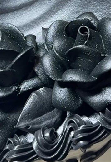 Incredible Custom Cakes: A Decorator's Mastery