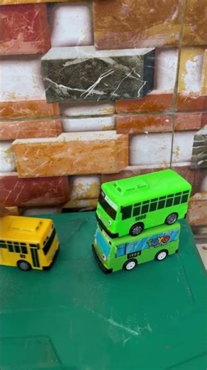 Mini yellow bus crash with 2 stacked green bus
