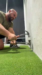 Thomas macanally on Instagram: "‼️TRADIE TIPS 🤓 how to remove dyna bolts. You will struggle to remove dyna bolts unless you use this secret technique 🤫 knock the threaded rod back into the wall then pull the sleeve out then you will be able to remove the threaded rod. #learning #chippy #builder #carpenter"