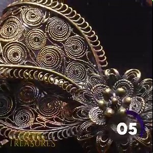 Rarely seen artifacts from Mother Seton’s life will be on display in our new exhibit “Seton Family Treasures.” Can you figure out which one of those artifacts this is? Make a guess before time runs out and share it in a comment below! “Seton Family Treasures” will open on July 1 at the Seton Shrine. Join us on live on Facebook at 9:30 a.m. on Thursday, July 1, for a first look at the exhibit with historian and author Catherine O’Donnell. . . . . . . #catholic #catholicism #catholiclife #catholic