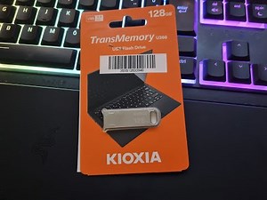 Kioxia TransMemory U366 LU366S128GG4 128 GB USB 3 2