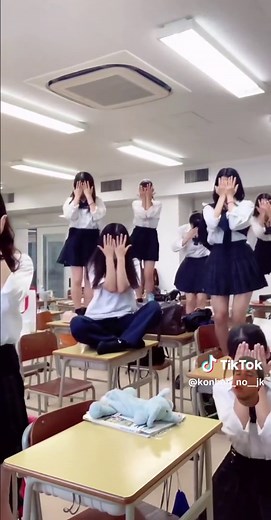 女子高校生の可愛い着替え姿まとめ