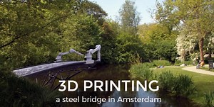 Un robot construit un pont en impression 3D