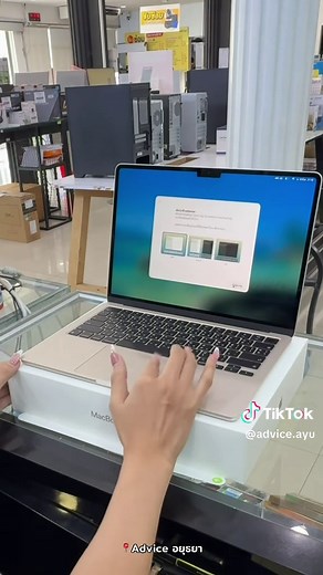 Unboxing the MacBook Air M2 Starlight: A Detailed Review