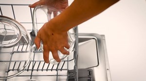 JoyJolt Kitchen Mixing Bowls. 5pc Glass Bowls with Lids Set – Neat Nesting Bowls. Large Mixing Bowl Set incl Batter Bowl, Cooking Bowls, Storage Bowls with Lids and Big Salad Bowl with BPA-Free Lids