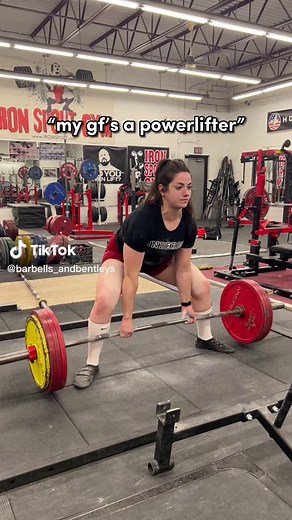 Anatoly Powerlifter Girlfriend Breaks Records in Powerlifting Trend