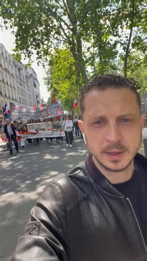 Aujourd’hui à #Paris, le “régiment immortel” 🇷🇺 — des pro‑russes — a manifesté à l’occasion de la journée de la victoire (8‑9 mai, fin de la Seconde Guerre mondiale).Impossible pour moi de rester silencieux.Alors j’ai crié fort :👉 La russie est un État terroriste.