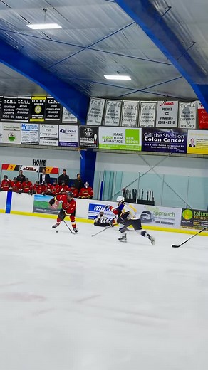 CARSON ROTH IS ON THE BOARD🎉 Roth put home his first Jr goal / first goal as a blade last night on home ice, contributing to our 6-4 W over Amherstburg🔥 Keep er goin🅱️🗡️ #rollblades | Blenheim Blades Jr C Hockey Club