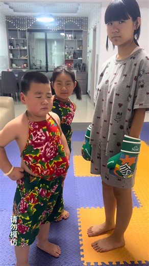 @kidsboxer1v1 on Instagram: "#kidsboxing #chinese #FunnyBoxing #KidsBoxing #ChinaVibes #CuteAndFunny #BoxingLaughs #SillyKids #PlayfulBoxing #ChineseKids #ViralComedy #LOLMoment #FunBoxing #BoxingFun #HilariousKids #InstaLaughs #cuteboxer"