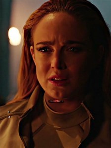 Sara finds out Oliver is still alive in 2046 #shorts