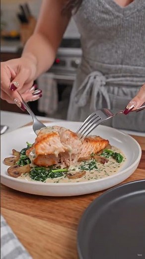 Garlic Butter Salmon in Creamy Sauce – Restaurant Quality at Home!🐟✨