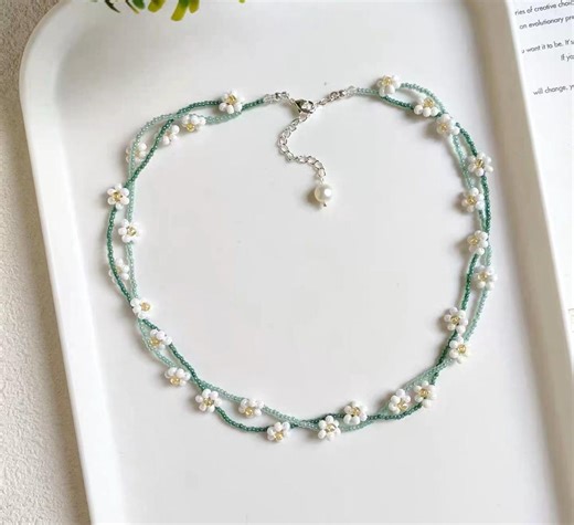 Beaded Daisy Choker: Handmade Seed Bead Chrysanthemum Necklace - Etsy UK